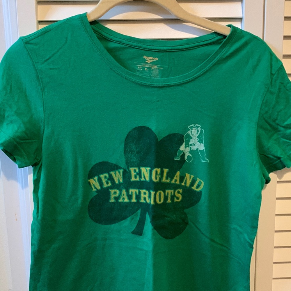 NFL official St. Patty’s Day green NE PATRIOTS t size M